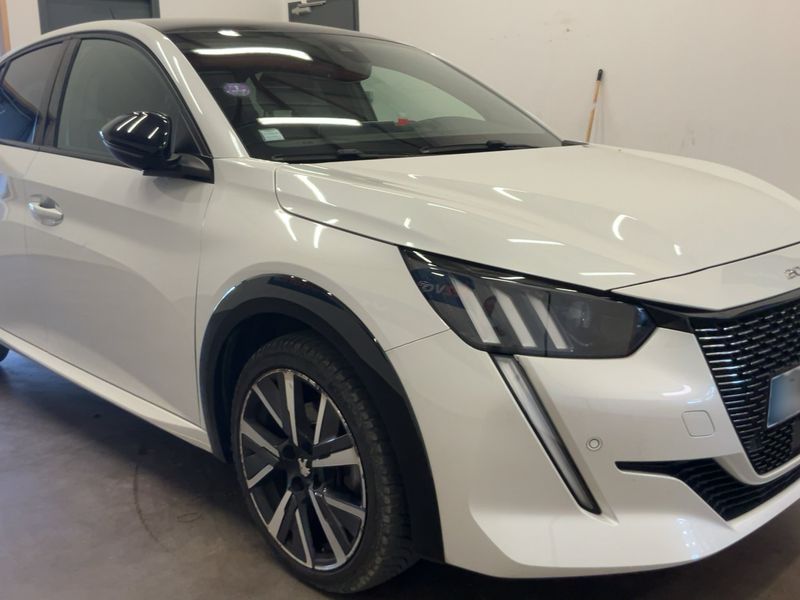 Peugeot 208 1.2 PureTech GT Line — zdjęcie 8