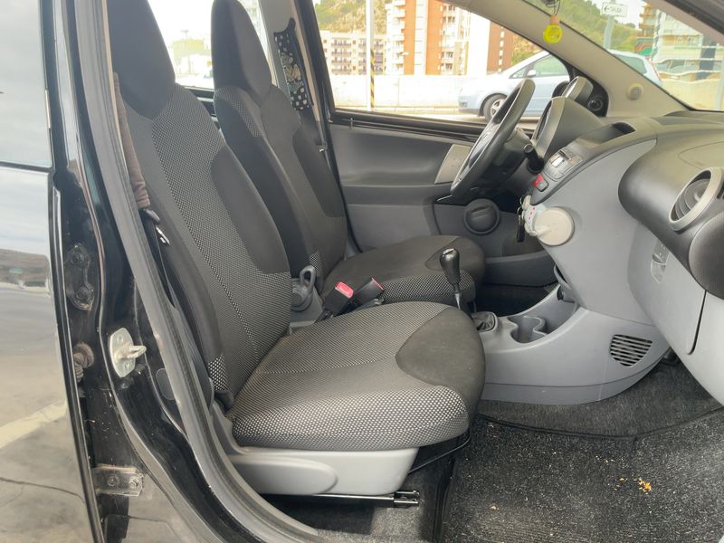 Toyota Aygo 1.0 City — zdjęcie 11