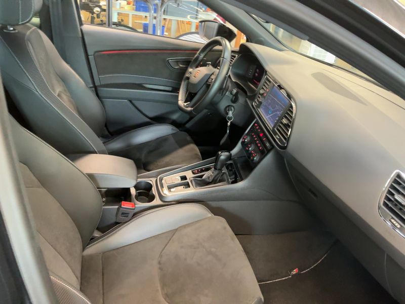 Seat Leon 2.0 TSI Cupra 300 4Drive — zdjęcie 11
