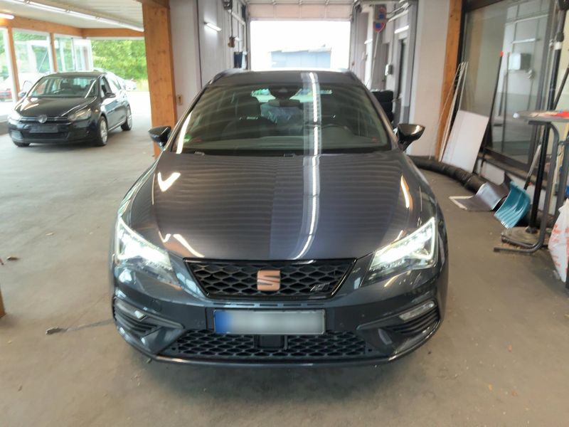 Seat Leon 2.0 TSI Cupra 300 4Drive — zdjęcie 9
