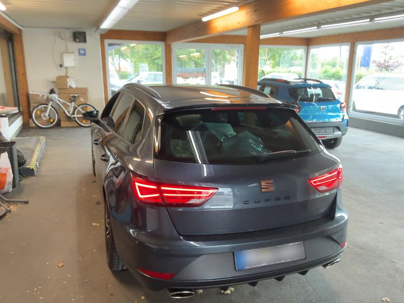 Seat Leon 2.0 TSI Cupra 300 4Drive — zdjęcie 3
