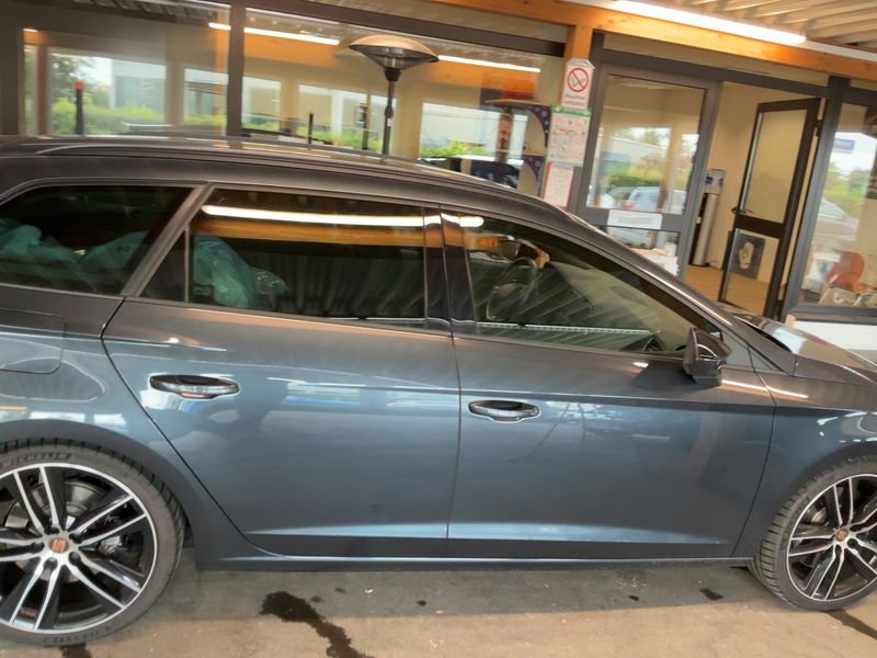 Seat Leon 2.0 TSI Cupra 300 4Drive — zdjęcie 7