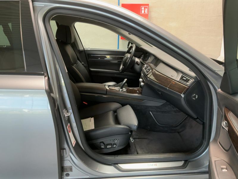 BMW 7er 730d — zdjęcie 11