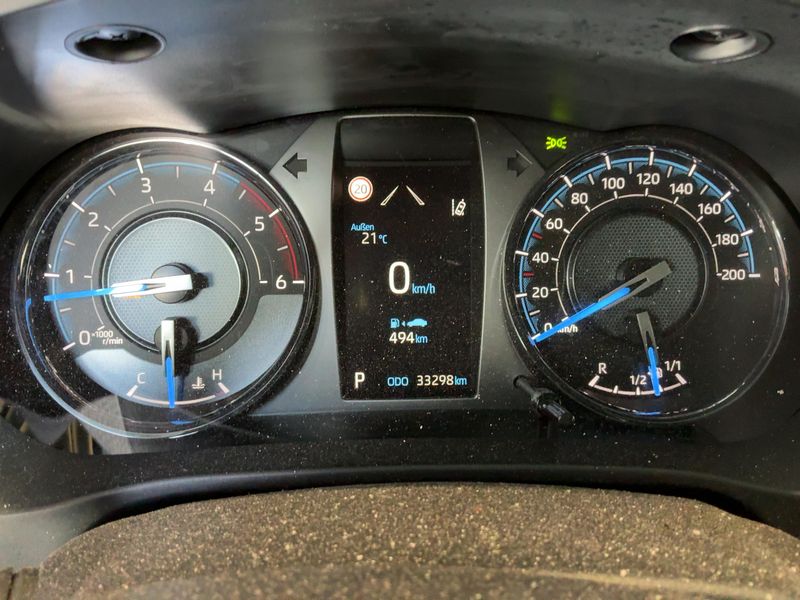 Toyota Hilux 2.8 D-4D Mild-Hybrid Double Cab Invincible 4x4 — zdjęcie 13