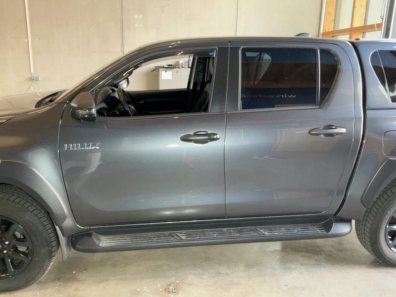 Toyota Hilux 2.8 D-4D Mild-Hybrid Double Cab Invincible 4x4 — zdjęcie 4