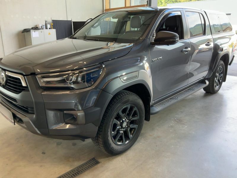 Toyota Hilux 2.8 D-4D Mild-Hybrid Double Cab Invincible 4x4 — zdjęcie 2