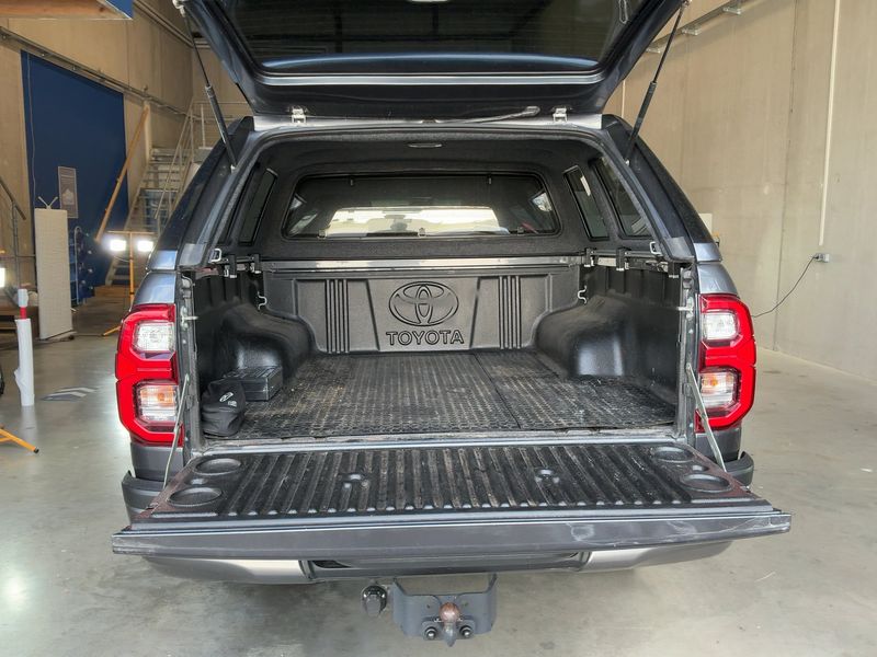 Toyota Hilux 2.8 D-4D Mild-Hybrid Double Cab Invincible 4x4 — zdjęcie 10