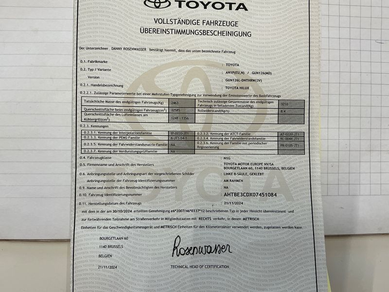 Toyota Hilux 2.8 D-4D Mild-Hybrid Double Cab Invincible 4x4 — zdjęcie 16