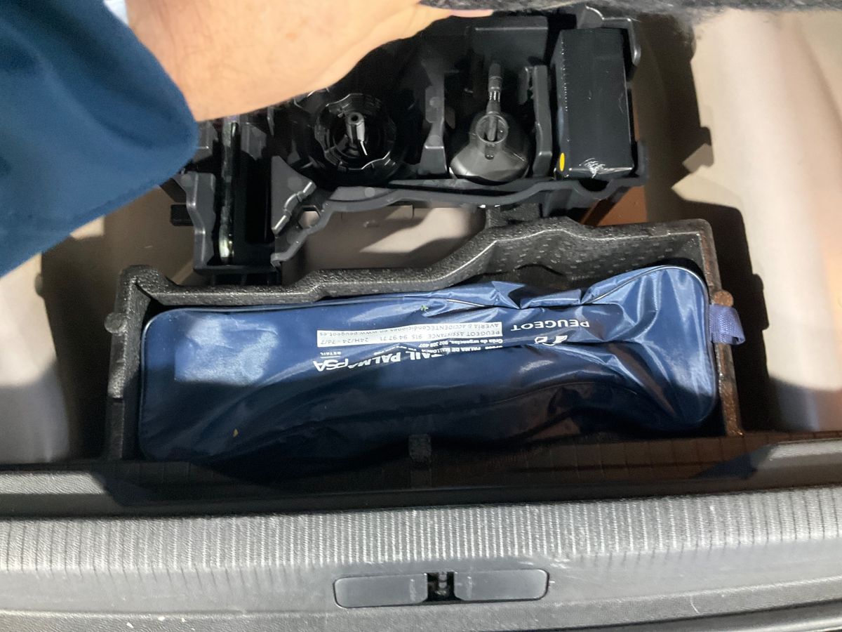 Peugeot 2008 2021 — photo 32
