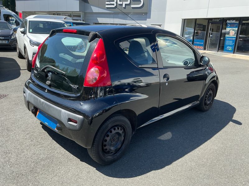 Peugeot 107 1.0 Urban — zdjęcie 2