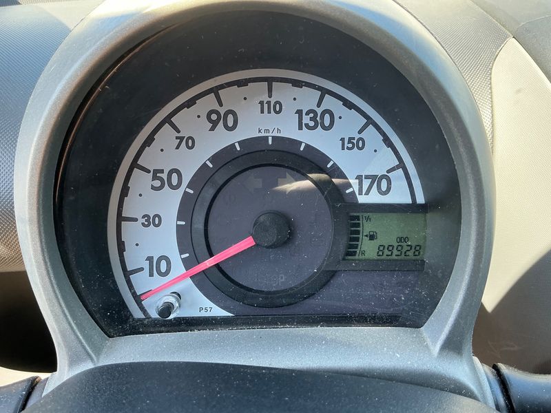 Peugeot 107 1.0 Urban — zdjęcie 4