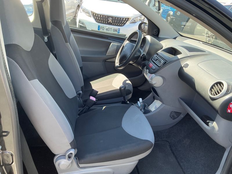 Peugeot 107 1.0 Urban — zdjęcie 3