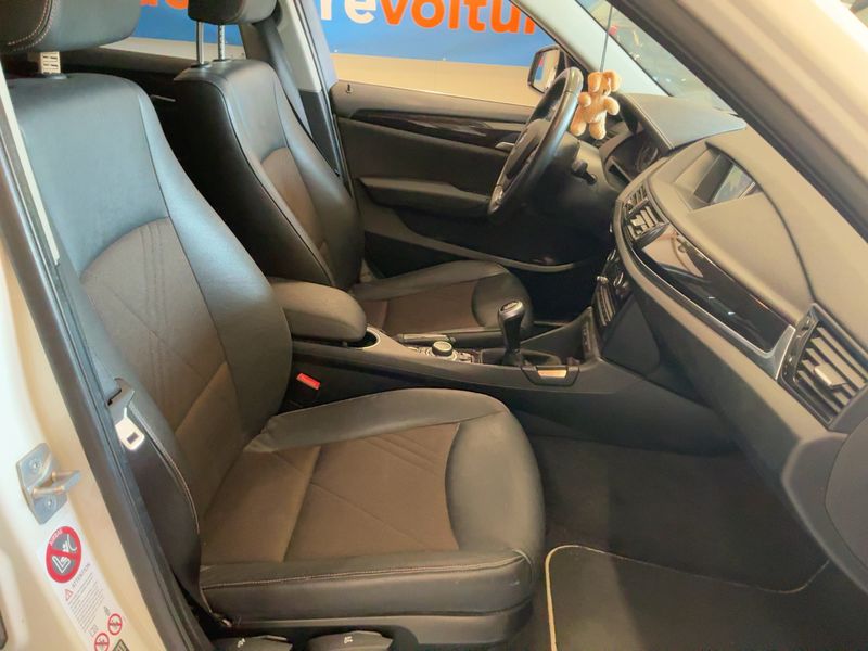 BMW X1 sDrive 18d xLine — zdjęcie 11