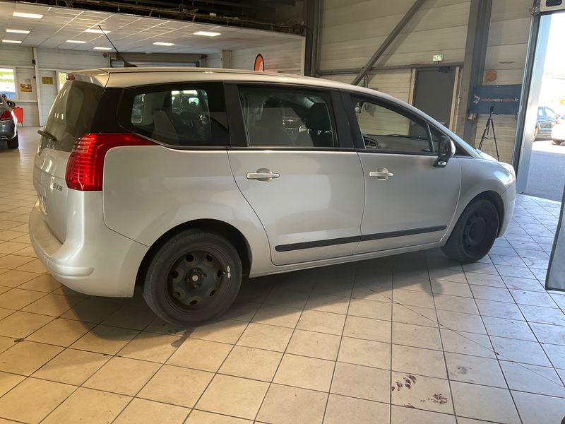 Peugeot 5008 1.6 HDi Access — zdjęcie 2