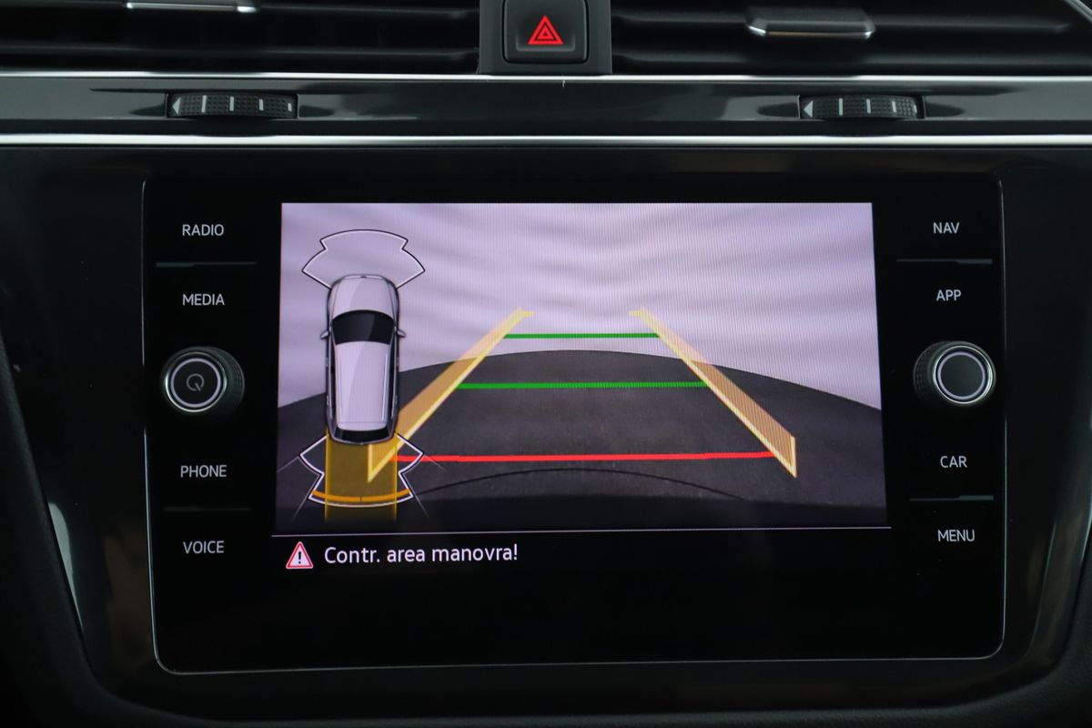 Volkswagen Tiguan 2022 — photo 35