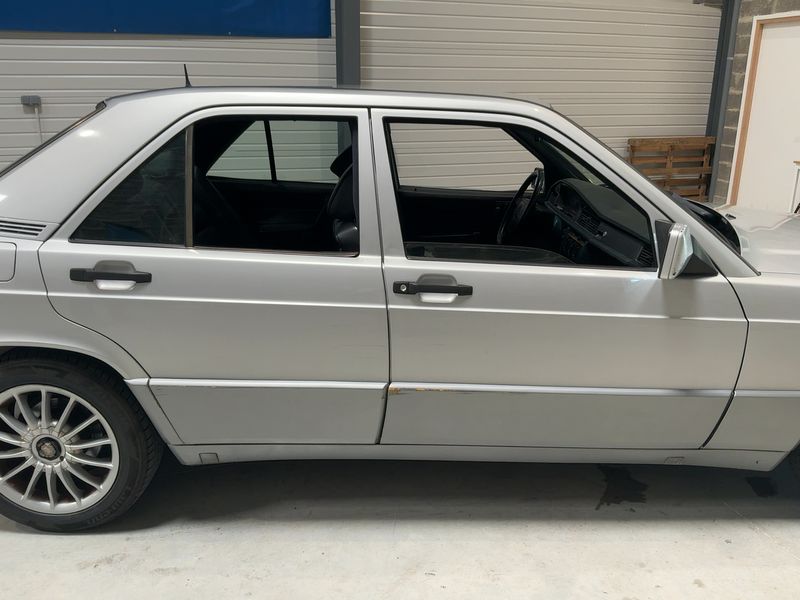 Mercedes-Benz 190/190 E 2.6 KAT — zdjęcie 7