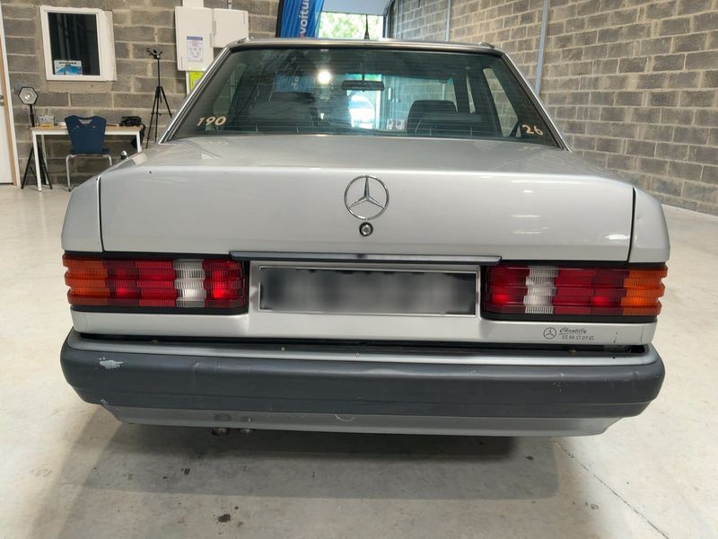 Mercedes-Benz 190/190 E 2.6 KAT — zdjęcie 5