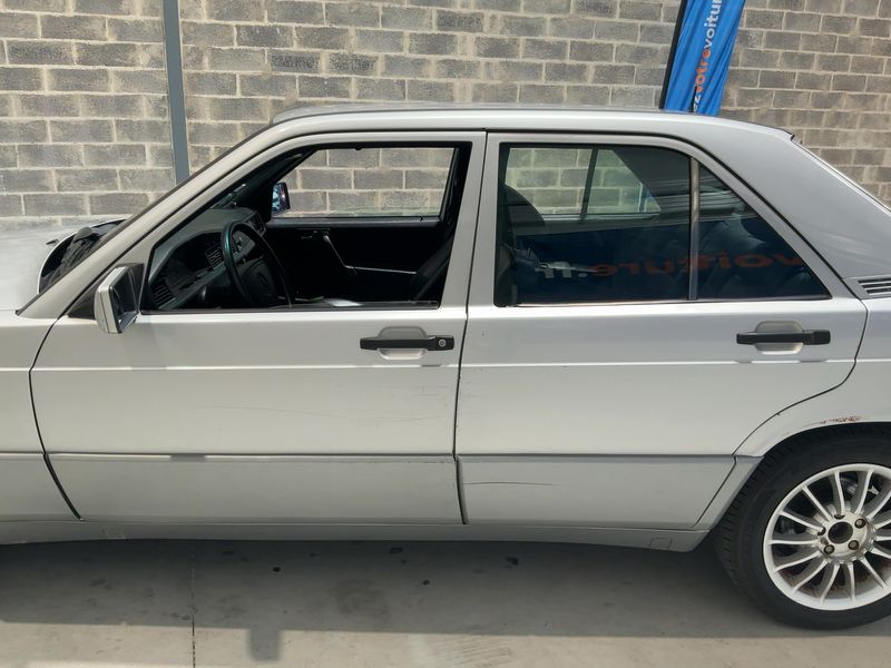 Mercedes-Benz 190/190 E 2.6 KAT — zdjęcie 4
