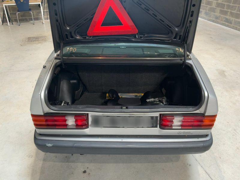 Mercedes-Benz 190/190 E 2.6 KAT — zdjęcie 10