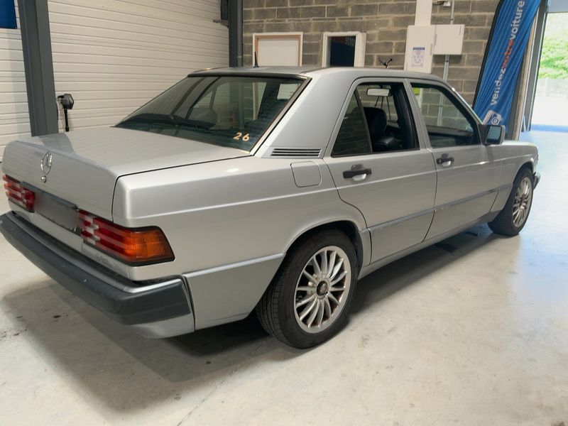 Mercedes-Benz 190/190 E 2.6 KAT — zdjęcie 6