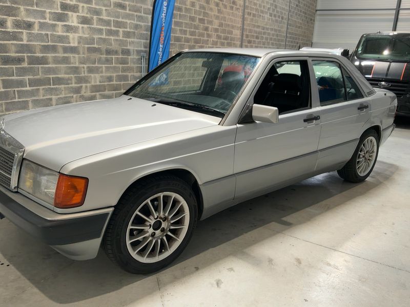 Mercedes-Benz 190/190 E 2.6 KAT — zdjęcie 2
