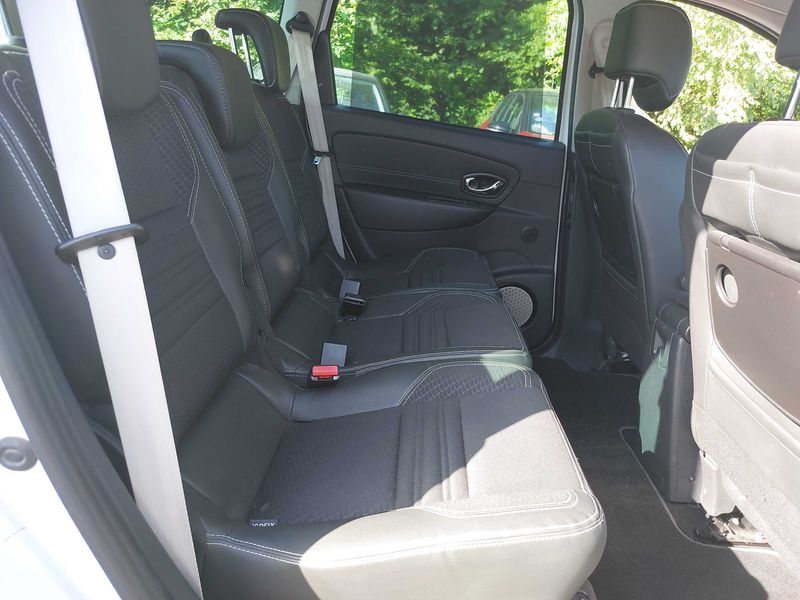 Renault Grand Scenic 1.6 dCi Energy Bose — zdjęcie 14