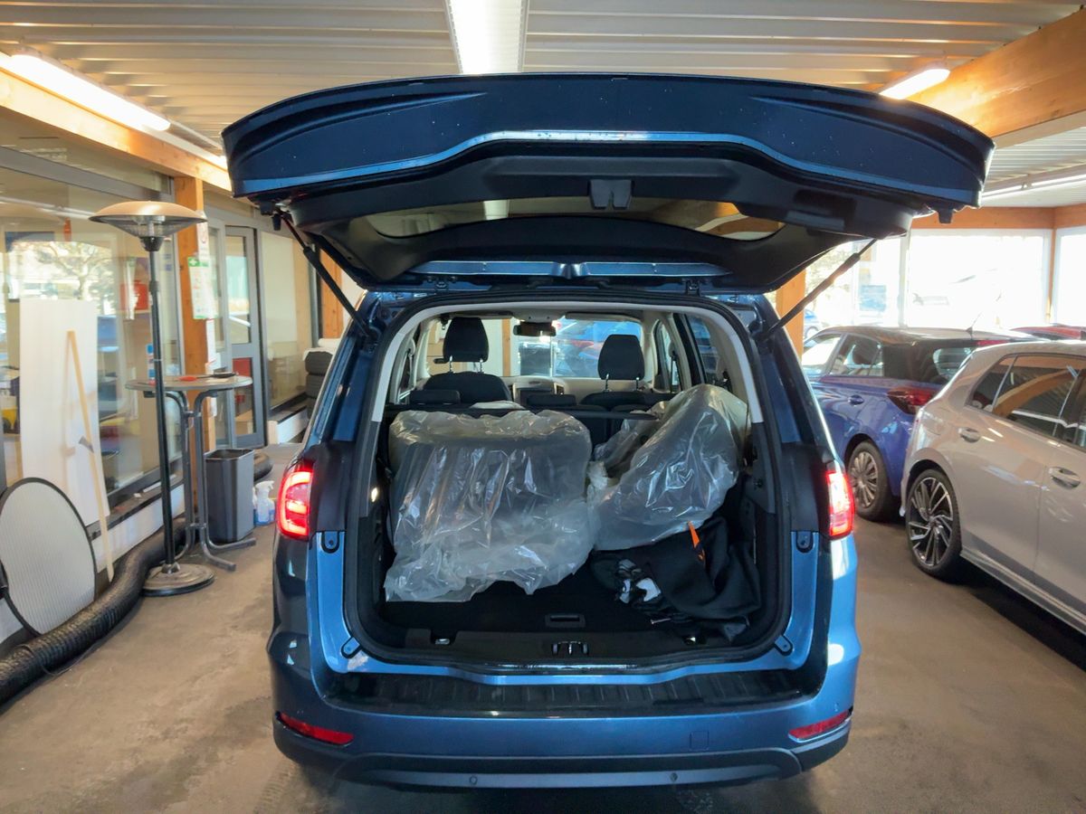Ford Galaxy 2020 — photo 17