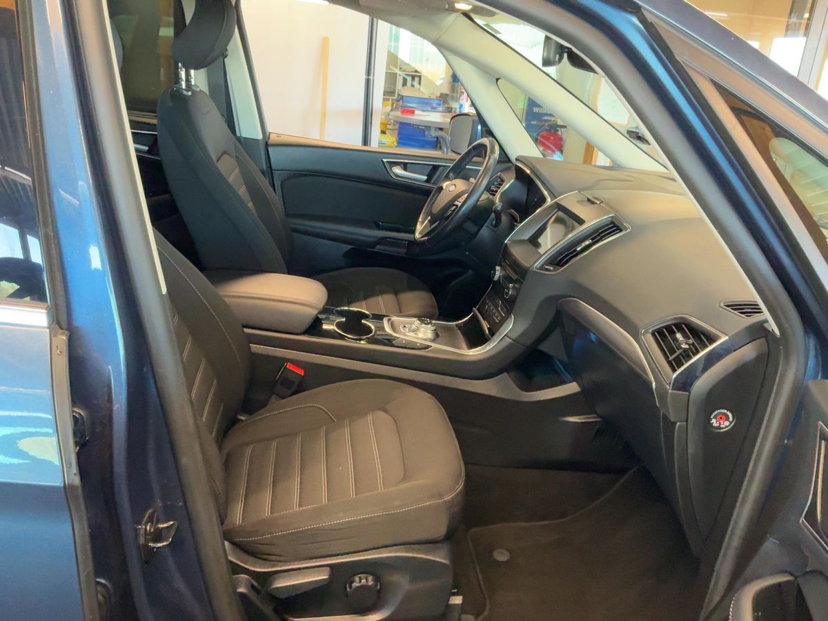 Ford Galaxy 2020 — photo 18