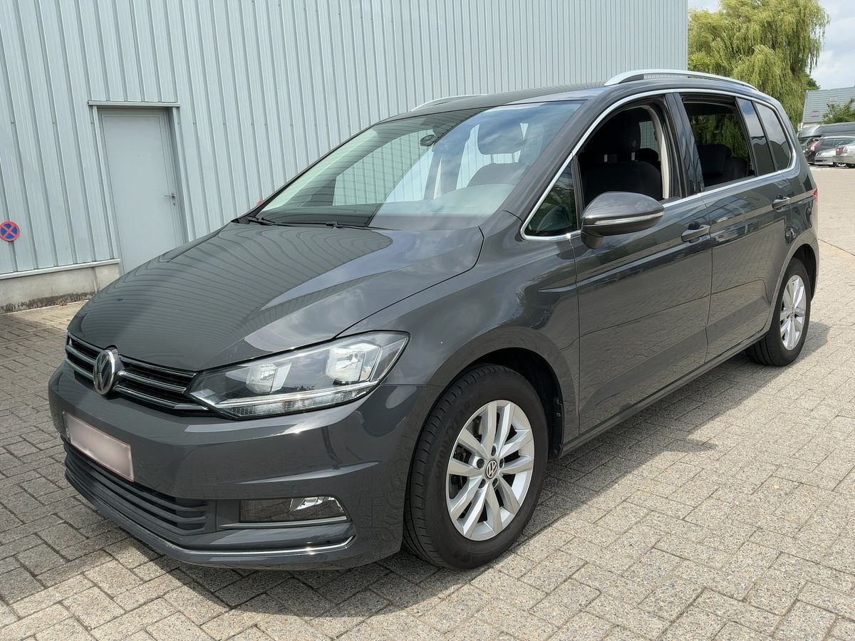 Volkswagen Touran 2019 — photo 1
