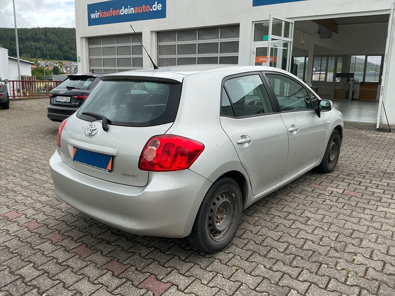 Toyota Auris 1.4 Basis — zdjęcie 2