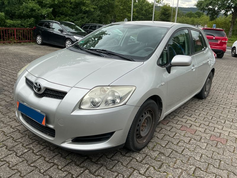 Toyota Auris 1.4 Basis — zdjęcie 1