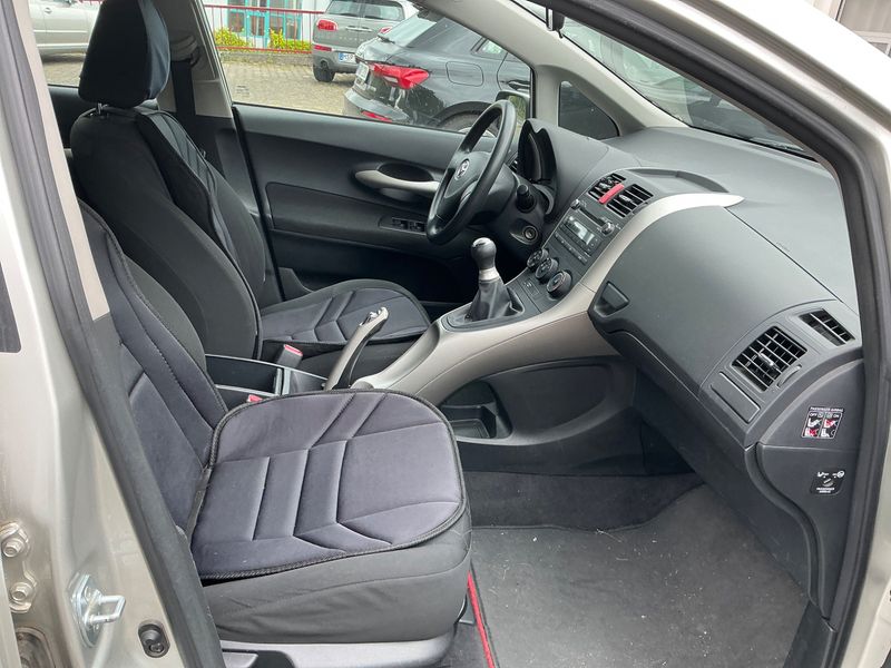 Toyota Auris 1.4 Basis — zdjęcie 3