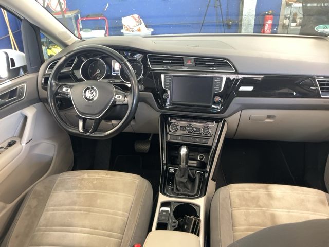 Volkswagen Touran 2.0 TDI Highline BlueMotion Tech 2016 – снимка 18