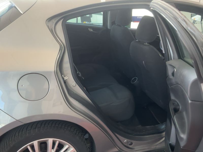 Alfa Romeo Giulietta 1.4 Turbo LPG Super — zdjęcie 14
