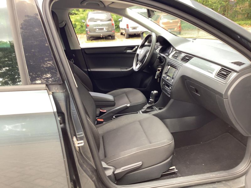 Skoda Rapid 1.4 TSI Ambition — zdjęcie 11
