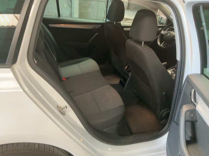 Skoda Octavia 1.6 TDI Ambition 2017 – снимка 19