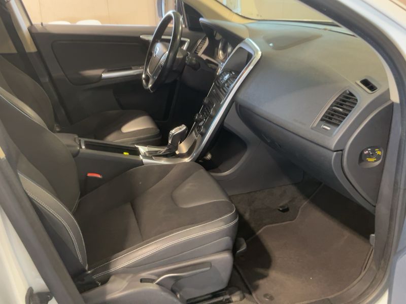 Volvo XC60 2.4 D5 Momentum AWD 2012 – снимка 17