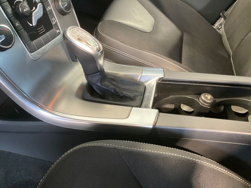Volvo XC60 2.4 D5 Momentum AWD 2012 – снимка 24