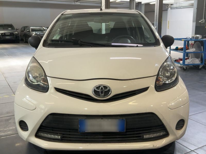 Toyota Aygo 1.0 Now — zdjęcie 9
