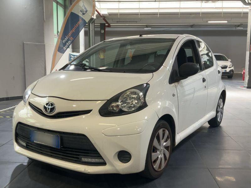 Toyota Aygo 1.0 Now — zdjęcie 2