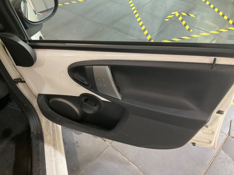 Toyota Aygo 1.0 Now 2012 – снимка 26