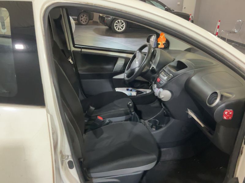Toyota Aygo 1.0 Now — zdjęcie 11