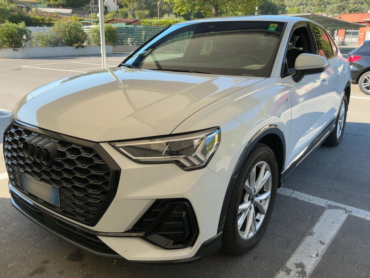 Audi Q3 2022 — photo 1