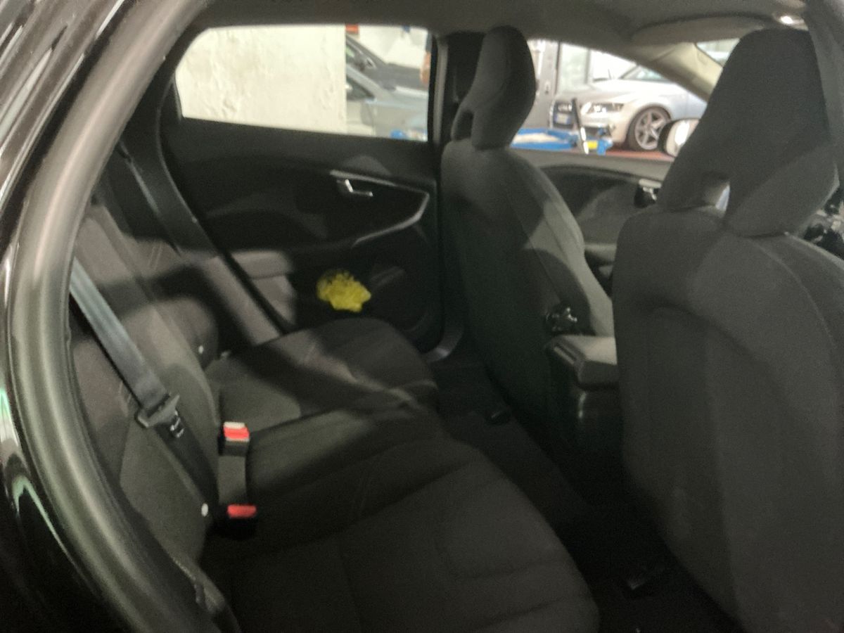 Volvo V40 2016 — photo 20