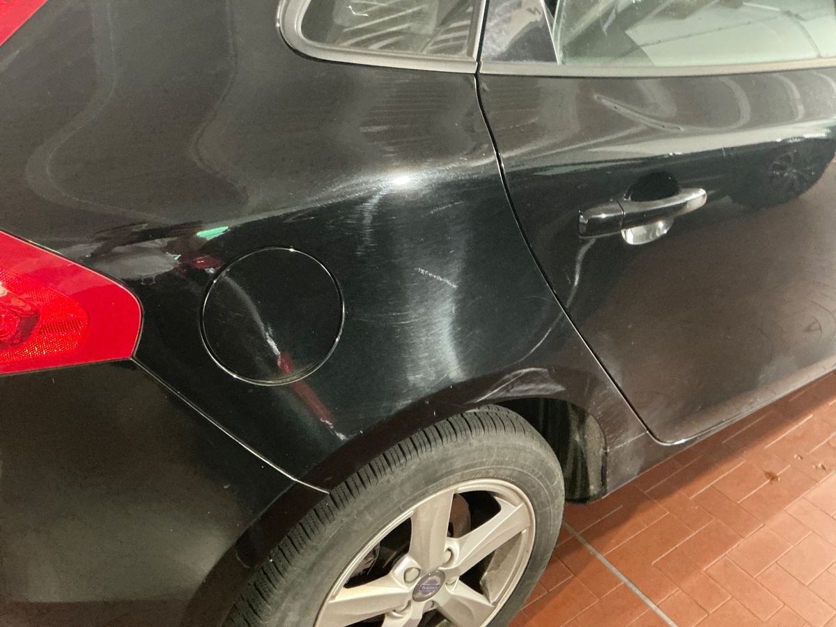 Volvo V40 2016 — photo 26
