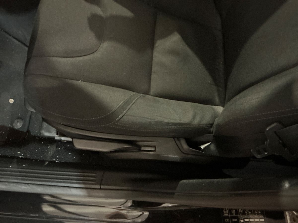 Volvo V40 2016 — photo 31