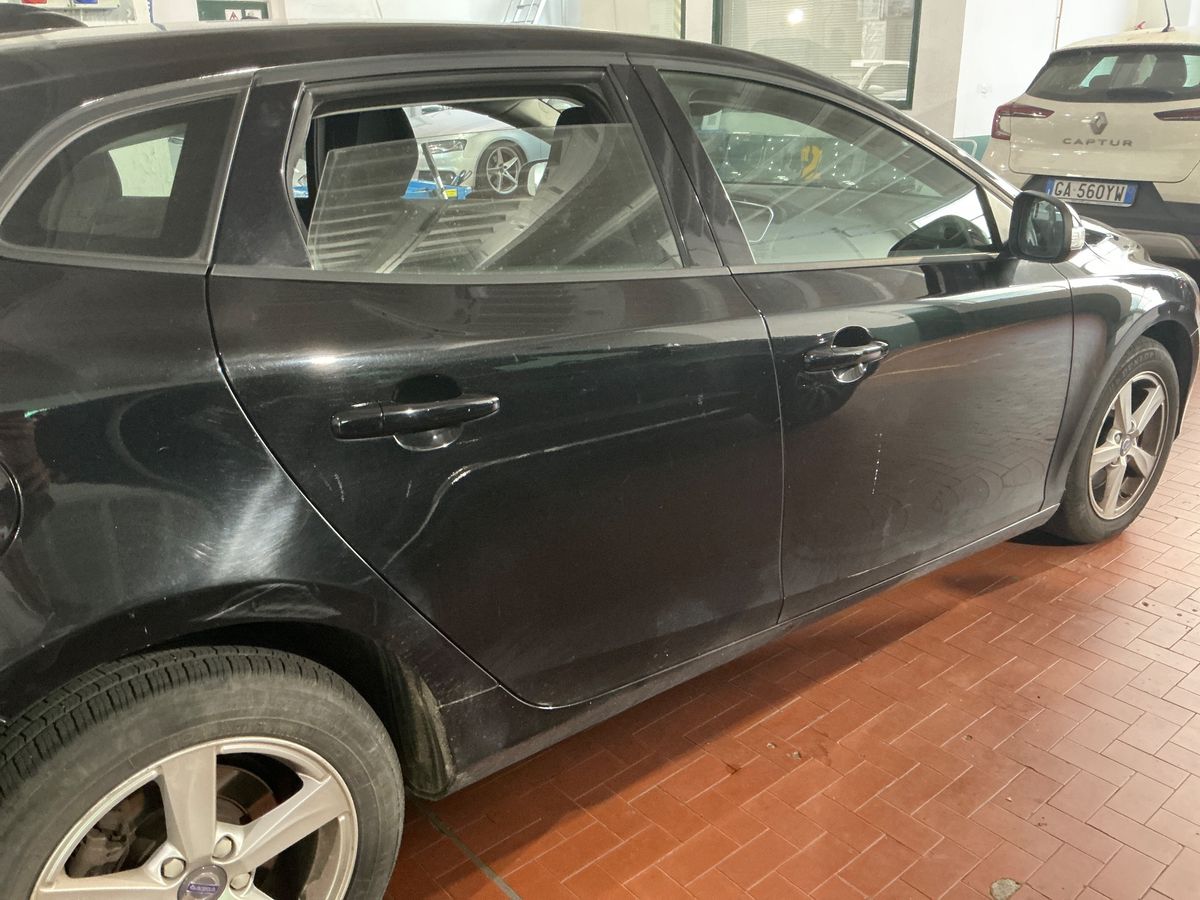 Volvo V40 2016 — photo 11