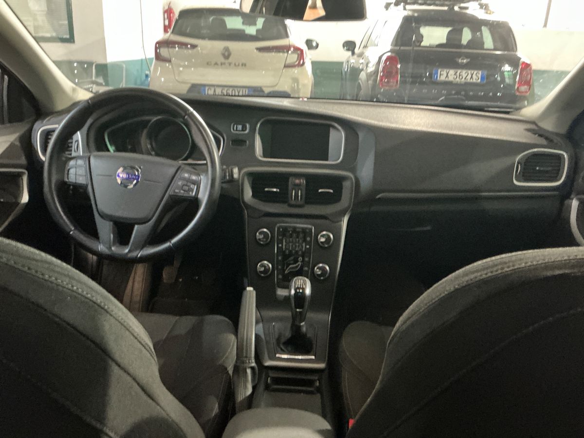 Volvo V40 2016 — photo 18