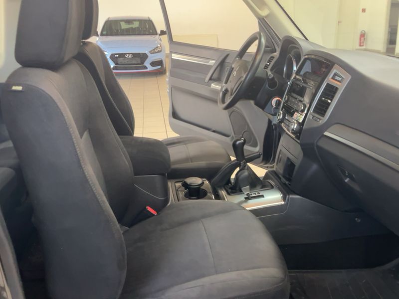 Mitsubishi Pajero 3.2 DI-D Basis — zdjęcie 11