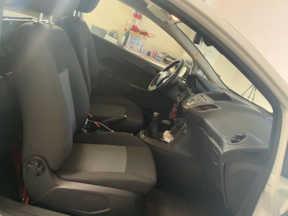 Ford Fiesta 2015 — photo 17
